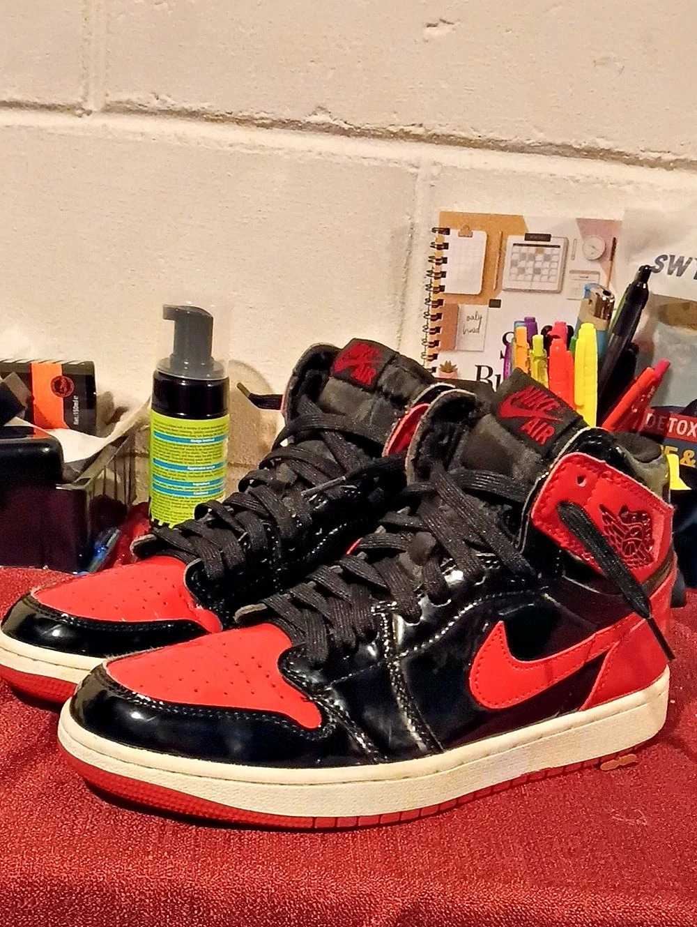 Nike Air Jordan 1 High Black & Red US 8